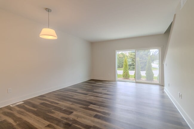 Building Photo - Premier Place and Premier Living!
