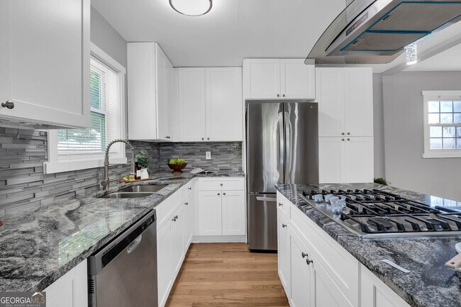 Building Photo - 3910 Clairmont Rd