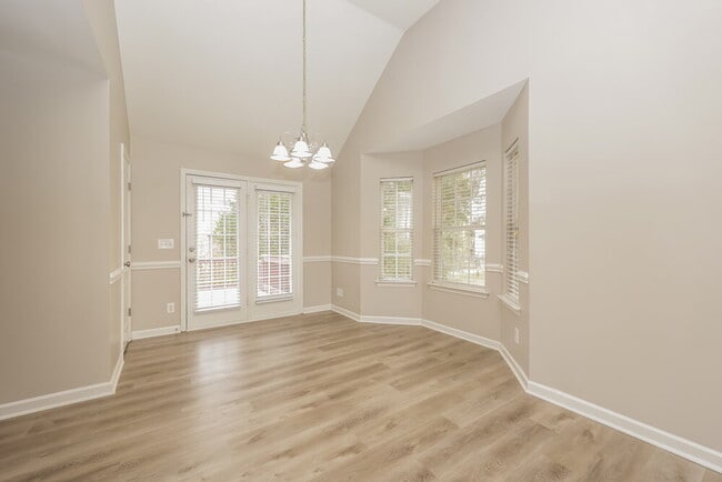 Building Photo - 1500 Saddle View