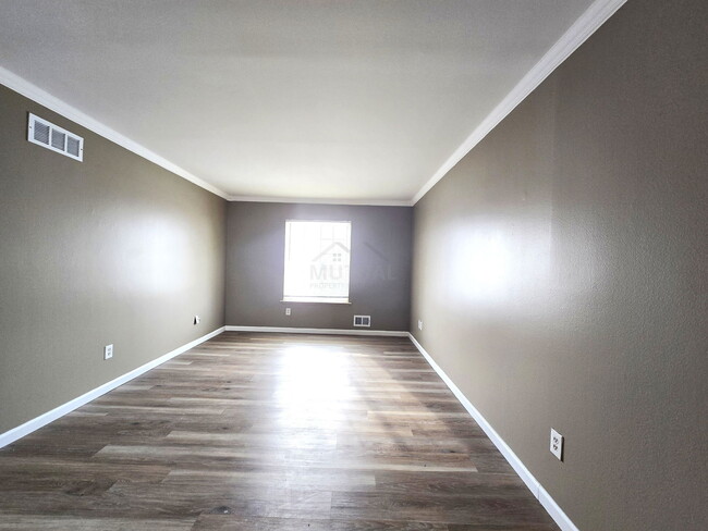 Building Photo - 30240 Southfield Rd