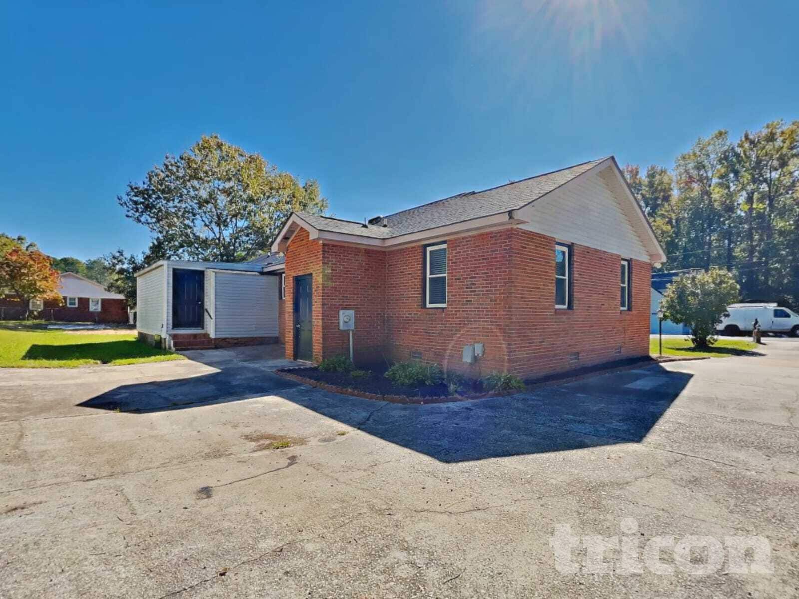 Building Photo - 101 N Lakeside Dr