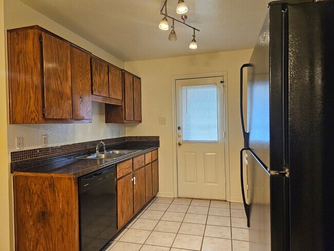 Building Photo - 3015 Cantabrian Dr