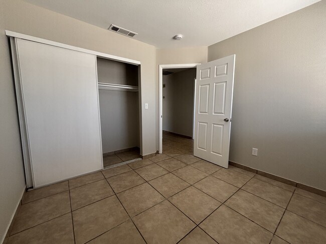 Building Photo - 4156 Abrams Ave