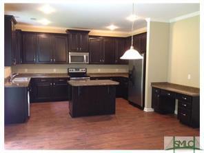 Building Photo - 5 bed 3 bath Home with a Fenced Yard and Hot Tub