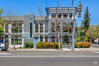 Building Photo - Amazing 2 Bedroom 1.5 Bath Townhome in the...