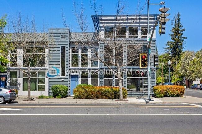 Primary Photo - Amazing 2-bedroom, 1.5 bathrooms townhome,...