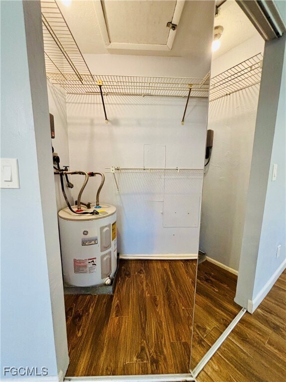 Building Photo - 9303 Lenox Gardens Ln