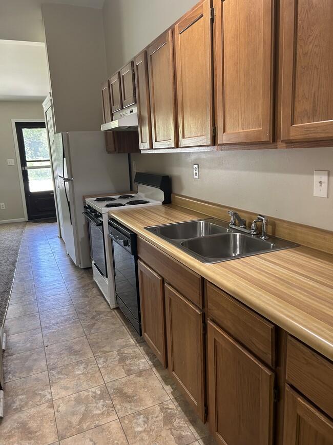 Building Photo - Brookside