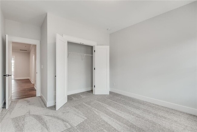 Building Photo - 435 Maplewood Dr