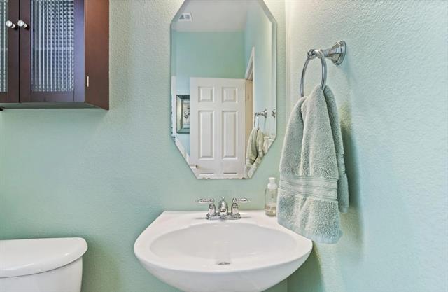 Building Photo - 5200 Birchwood Dr