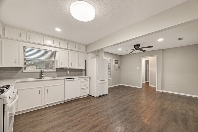 Building Photo - 514 Evonne St