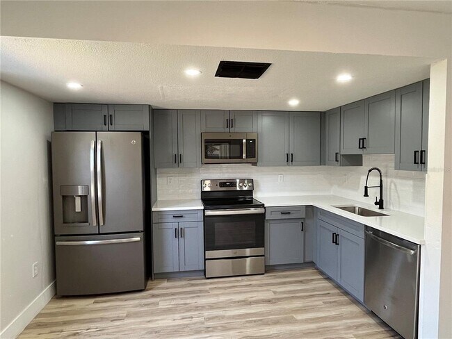 Building Photo - 5123 Brookside Ln