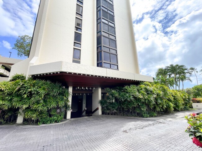 Building Photo - Panoramic Views from Hawaii Kai Condo
