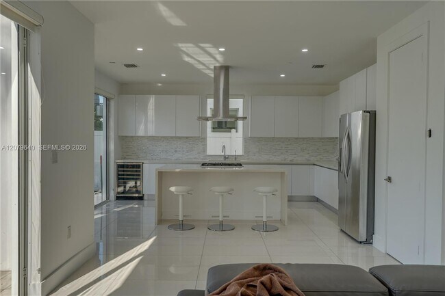 Building Photo - 9870 NW 74th Terrace