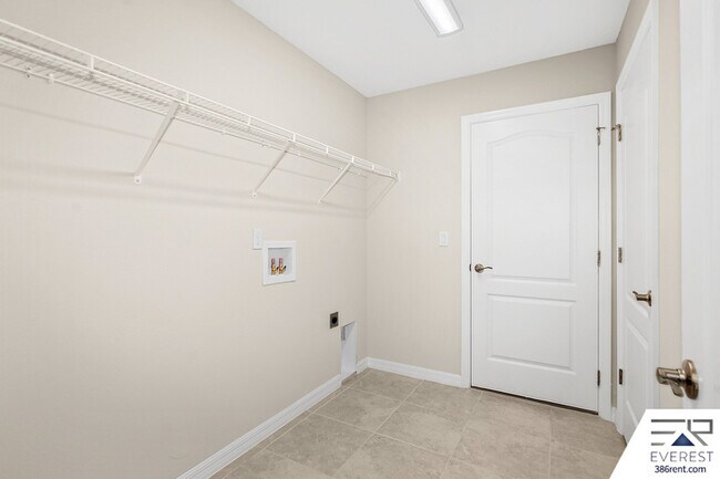 Building Photo - 10 Lysander Ln