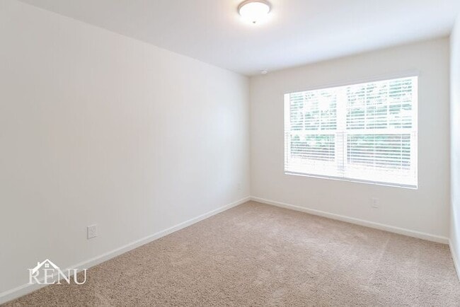 Building Photo - 3085 Calcutta St