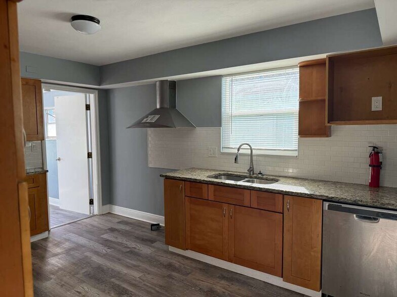 Building Photo - 641 Fremont Ave