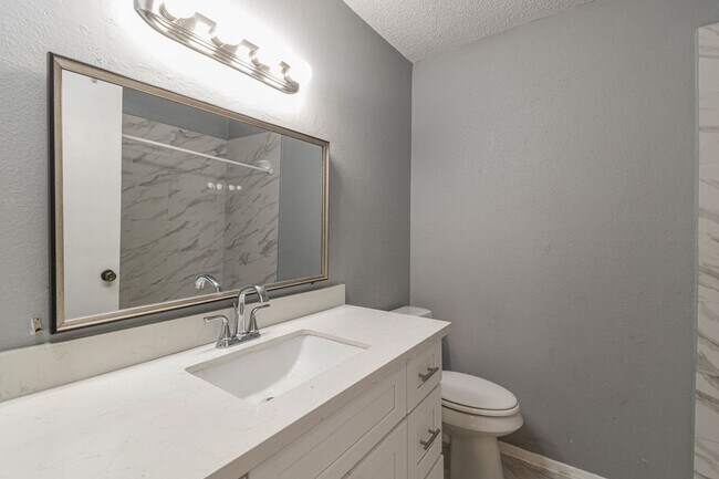 Building Photo - 12663 Wellington Park Dr