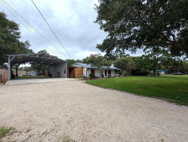 Building Photo - 8717 Sand Pine Dr
