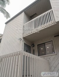 Building Photo - Spacious Townhome Just Minutes from the Be...