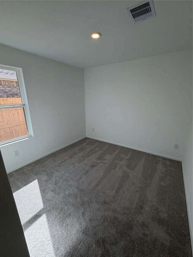 Building Photo - 6327 Linden Leaf Dr