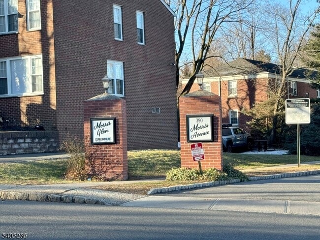Building Photo - 390 Morris Ave