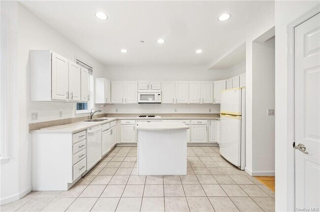 Building Photo - 45 High Point Cir