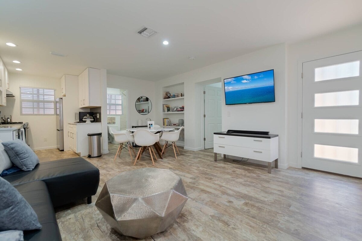 Living Dining - 616 Claremore Dr