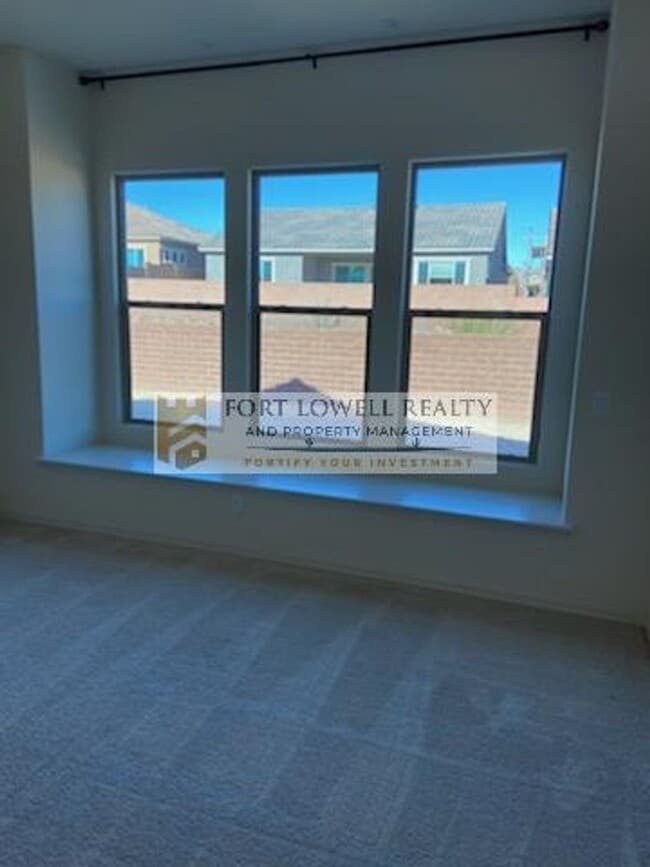 Building Photo - Luxury Living in Oro Valley $2600.