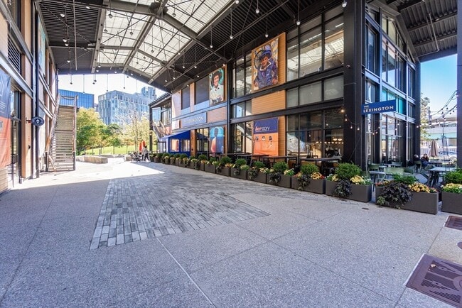 Building Photo - 8 - 10-10 Museum Way