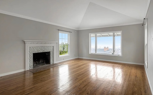 Building Photo - Beautiful Home in Upper Oakmore!
