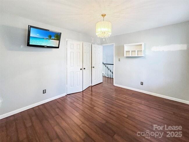 Building Photo - 8509 Golf Ridge Dr