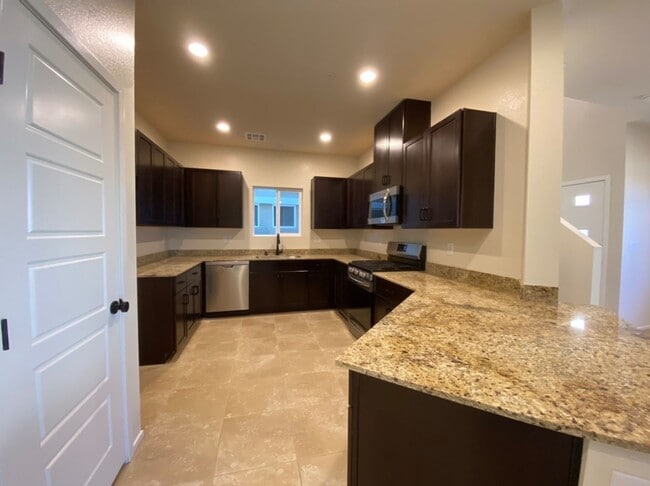 Building Photo - 4 BED 3 BATH Townhome, 1 LOFT, 2 GARAGES, GATED!