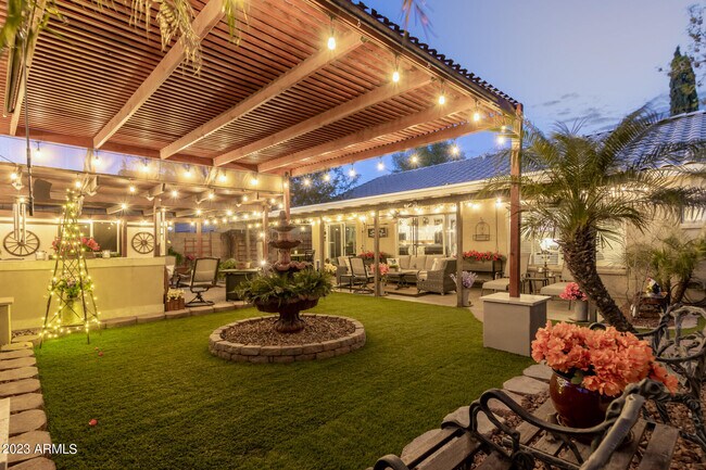 Building Photo - 10853 W Manzanita Dr