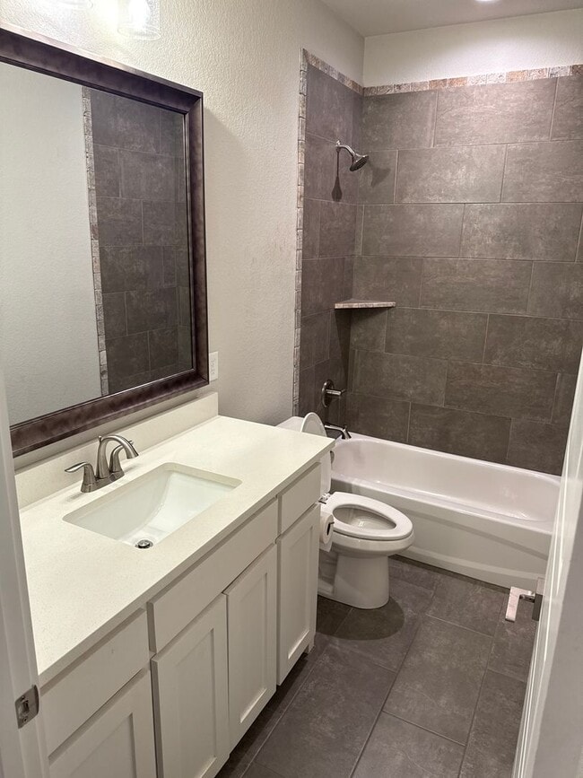 Building Photo - Price DROP - 3/2/2 - Great Location