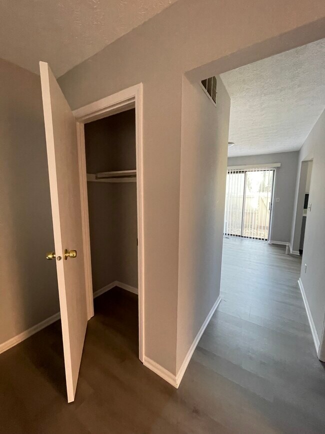 Building Photo - 6455 Brookedge Ct