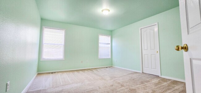 Building Photo - 5875 S Hollyhock Way