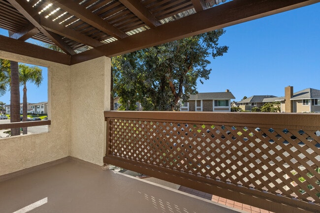 Building Photo - 24512 Alta Vista Dr