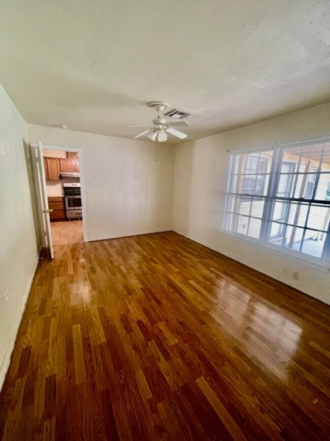 Building Photo - 3716 Parkwood St