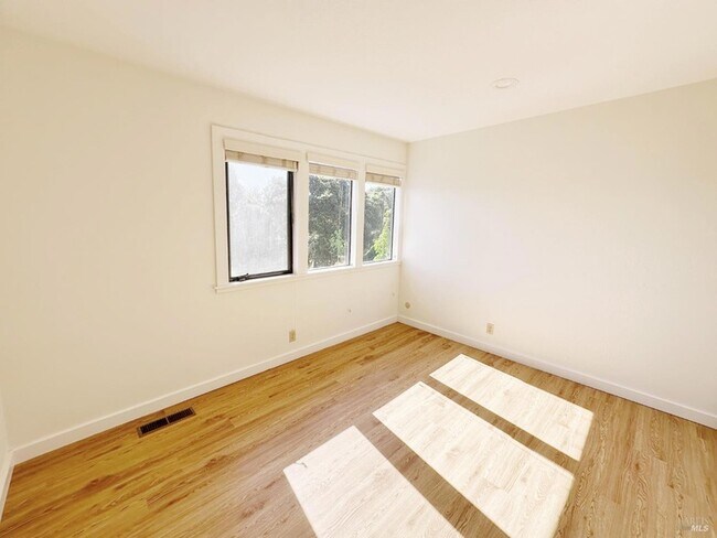 Building Photo - 172 Great Cir Dr