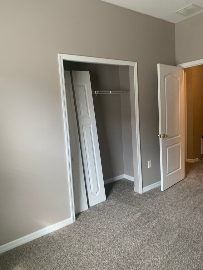 Building Photo - MOVE IN SPECIAL- 3/2 Condo w/ 2 Car Garage...