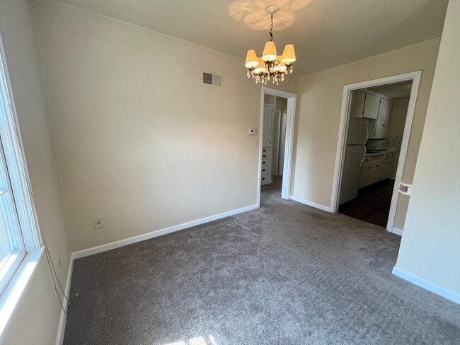 Building Photo - 429 1/2 E. 26th Street
