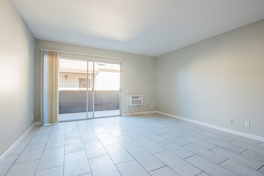 Building Photo - 1369 Caminito Gabaldon