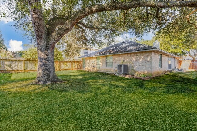 Building Photo - 3518 Pecan Point Dr