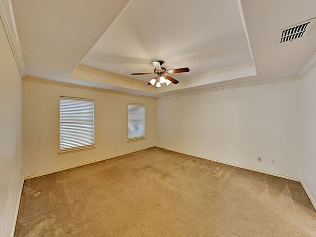 Building Photo - No Application Fees* $500 Off 1st Month - ...