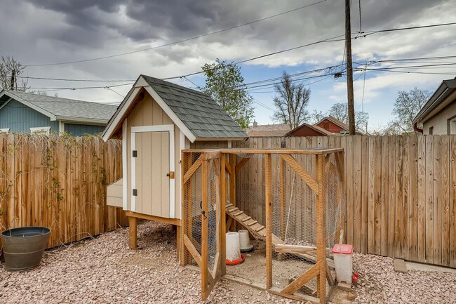 Building Photo - Remodeled Brick Bungalow in Denver's Globe...