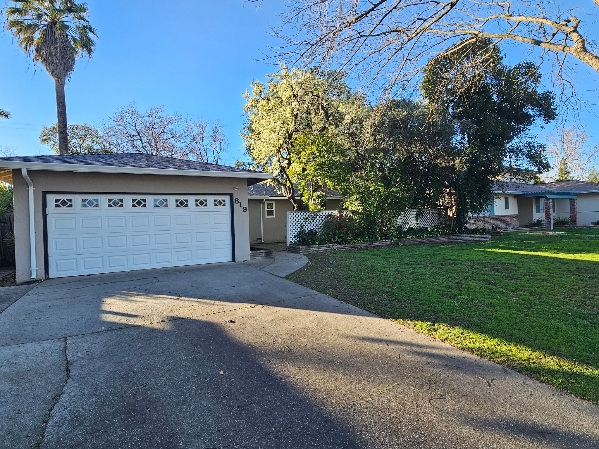 Building Photo - 819 Linden Ln