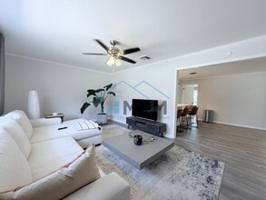 Building Photo - 1706 Lexington Ave