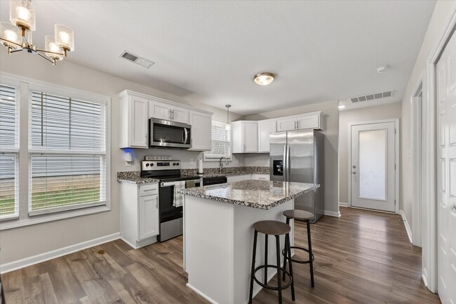 Building Photo - 409 Hillside Dr