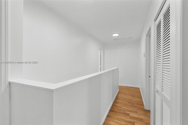 Building Photo - 1162 SW 44th Ave